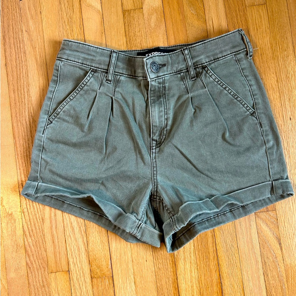 EXPRESS High Rise Olive Green Pleated Mom Short